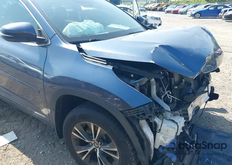 2018 Toyota Highlander Le Plus z USA, uszkodzony, nr VIN 5TDBZRFH4JS839924